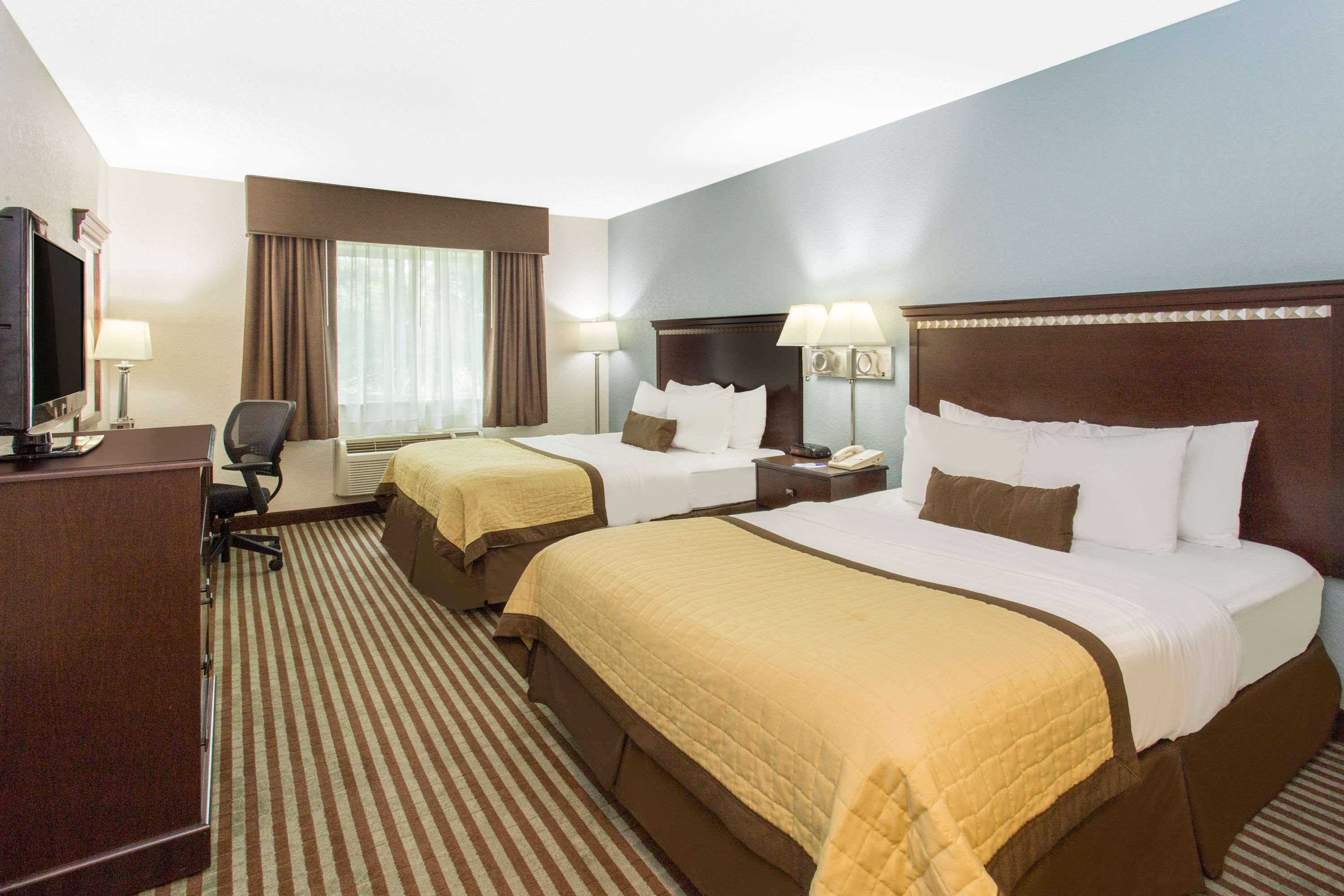 Baymont By Wyndham Mattoon Hotel Exterior foto