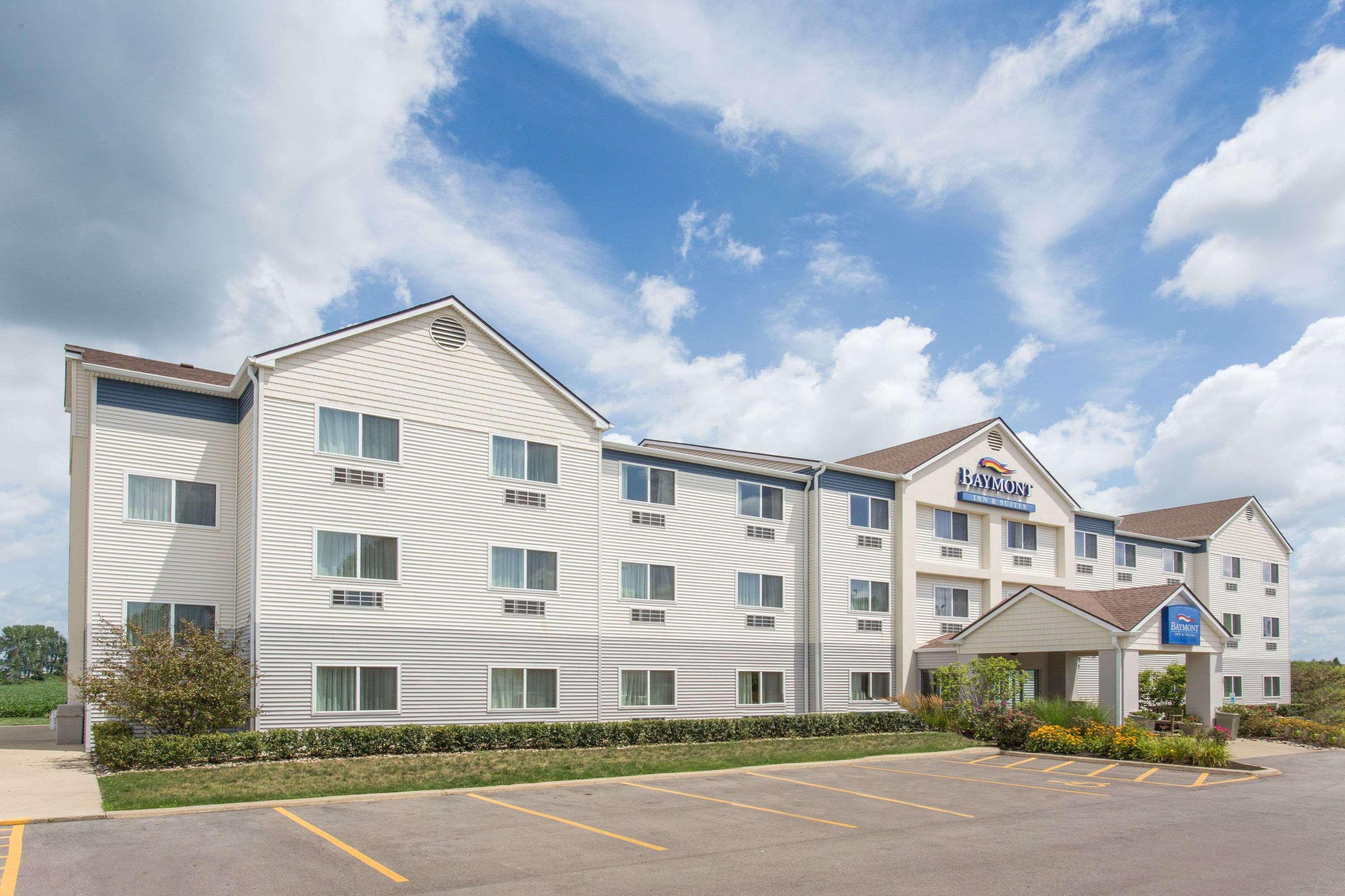 Baymont By Wyndham Mattoon Hotel Exterior foto