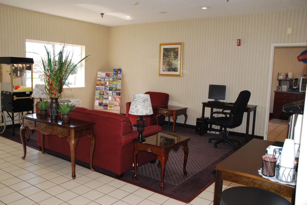 Baymont By Wyndham Mattoon Hotel Exterior foto