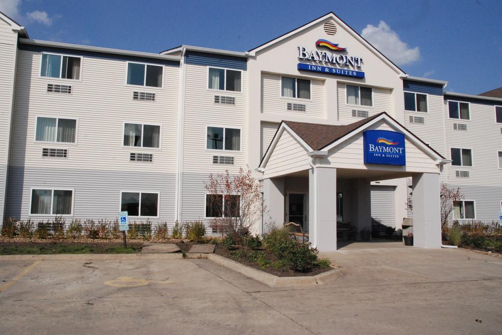 Baymont By Wyndham Mattoon Hotel Exterior foto